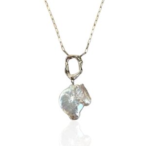 Melted pearl necklace